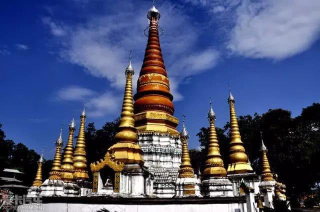 夜幕下的云南古城，时光流转的古城之光